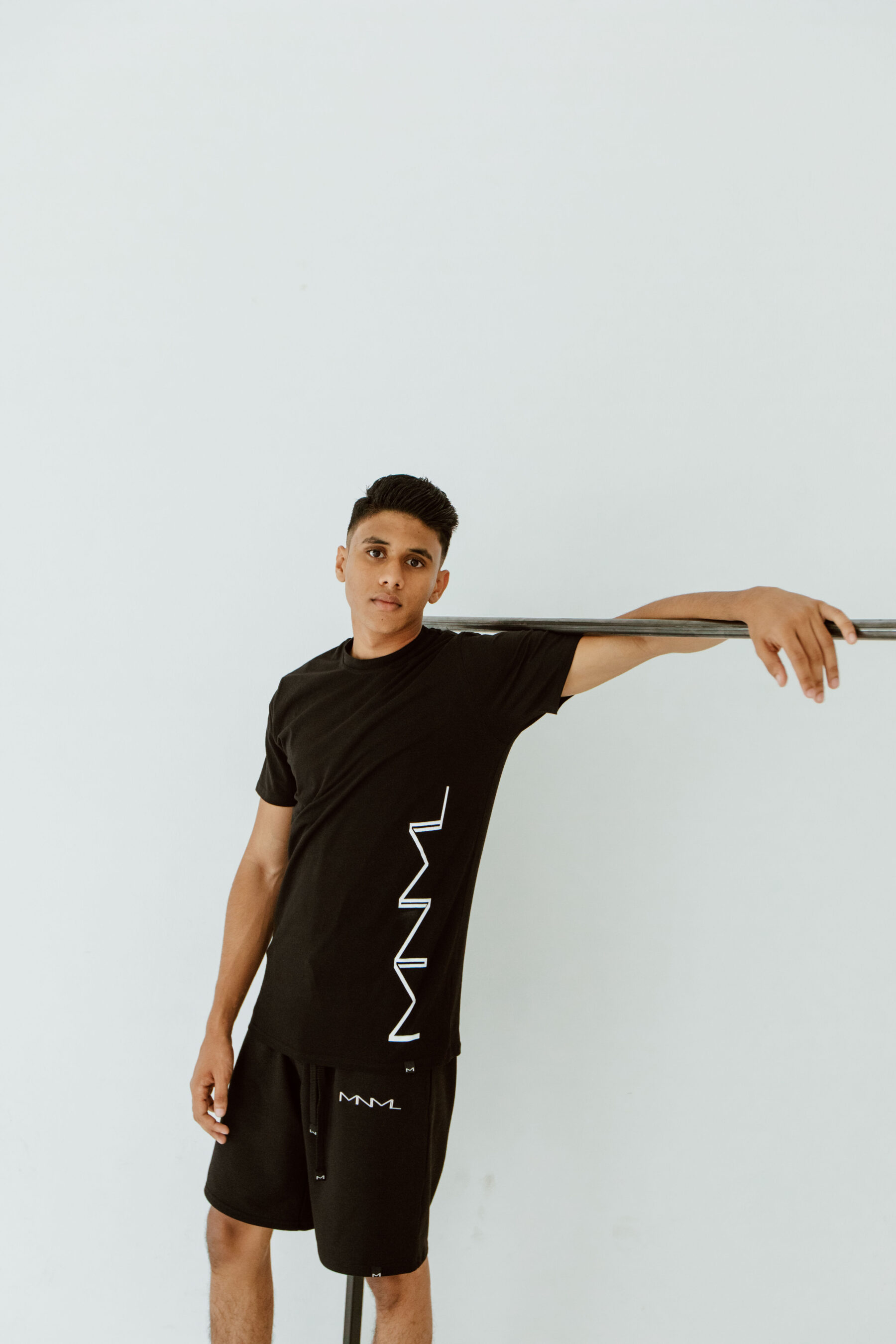 Essential Shorts – Black