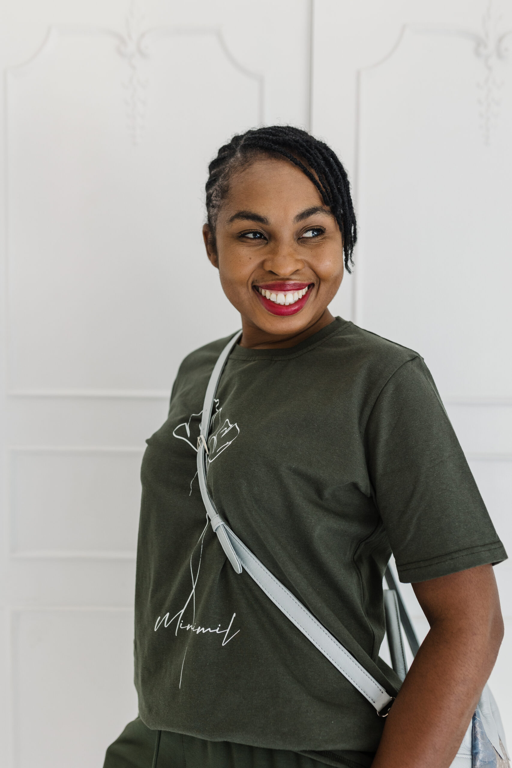 Abstract Tulip Essential Tee – Olive Green